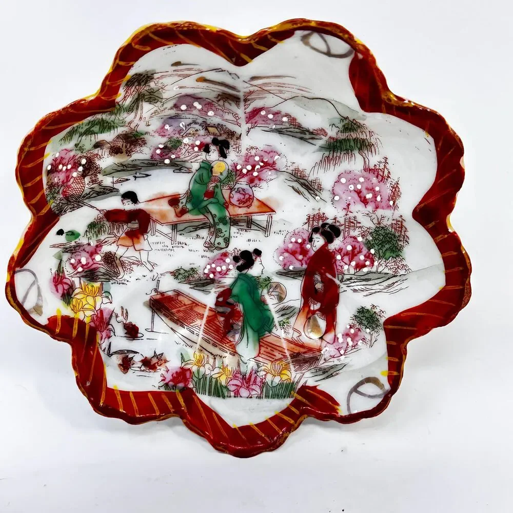 Japanese Kutani Geisha Porcelain Bowls Scalloped Hand Painted Set of 3 Vintage